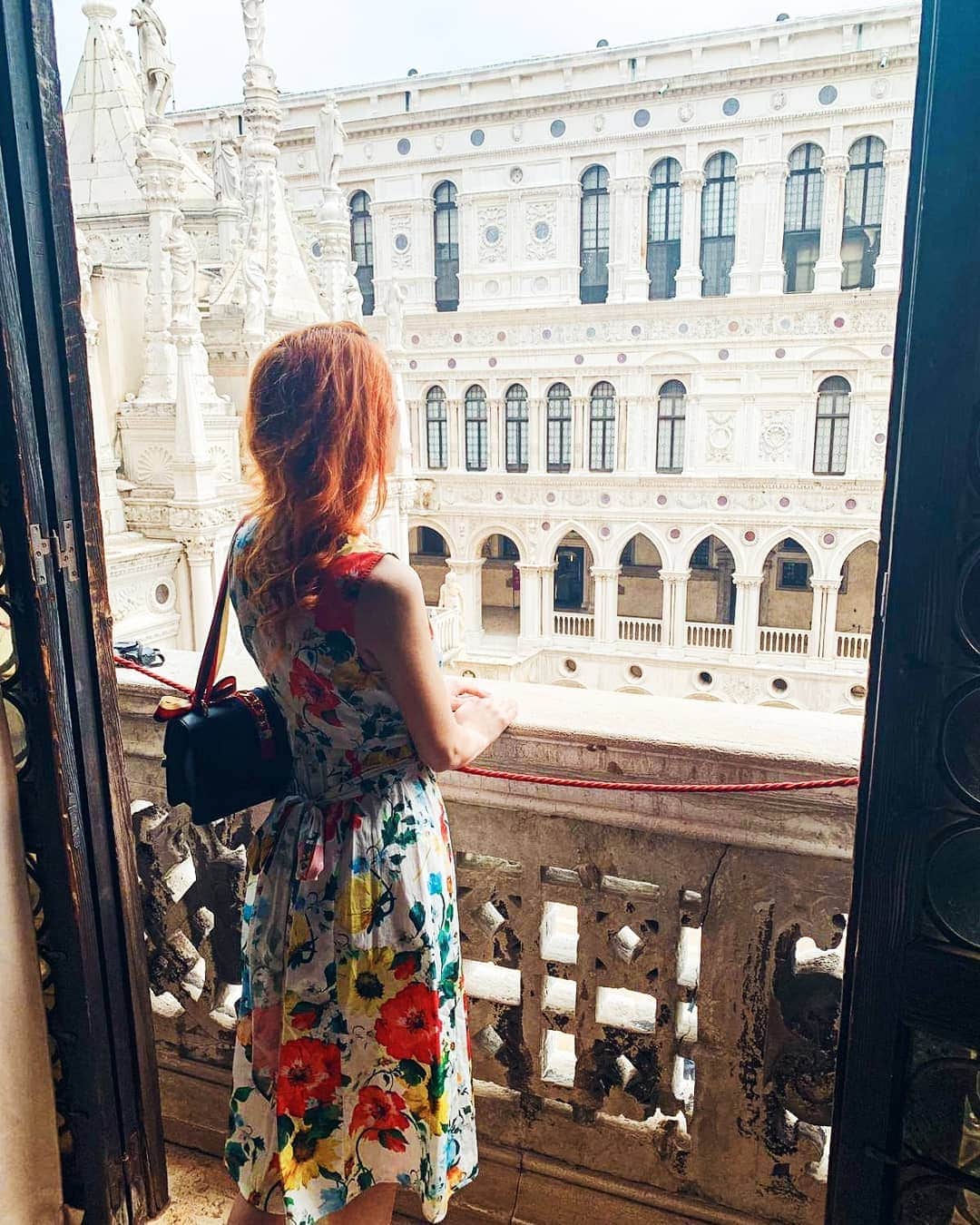 ベッキー・クルーエルさんのインスタグラム写真 - (ベッキー・クルーエルInstagram)「a snap from my 24th birthday in venice full of love 🌸 ⁣ ⁣ just come back from the busiest weekend! I had a lovely time at summer in the city and I was at a friend's wedding on Sunday by the seaside. it was so much fun, and on Monday we took in the local sights of Whitstable.⁣ ⁣ hoping to foster some good conversation on Twitter this morning! I'll share on my stories. also happy to post a new video today so make sure you're caught up!」8月13日 18時00分 - beckiicruel