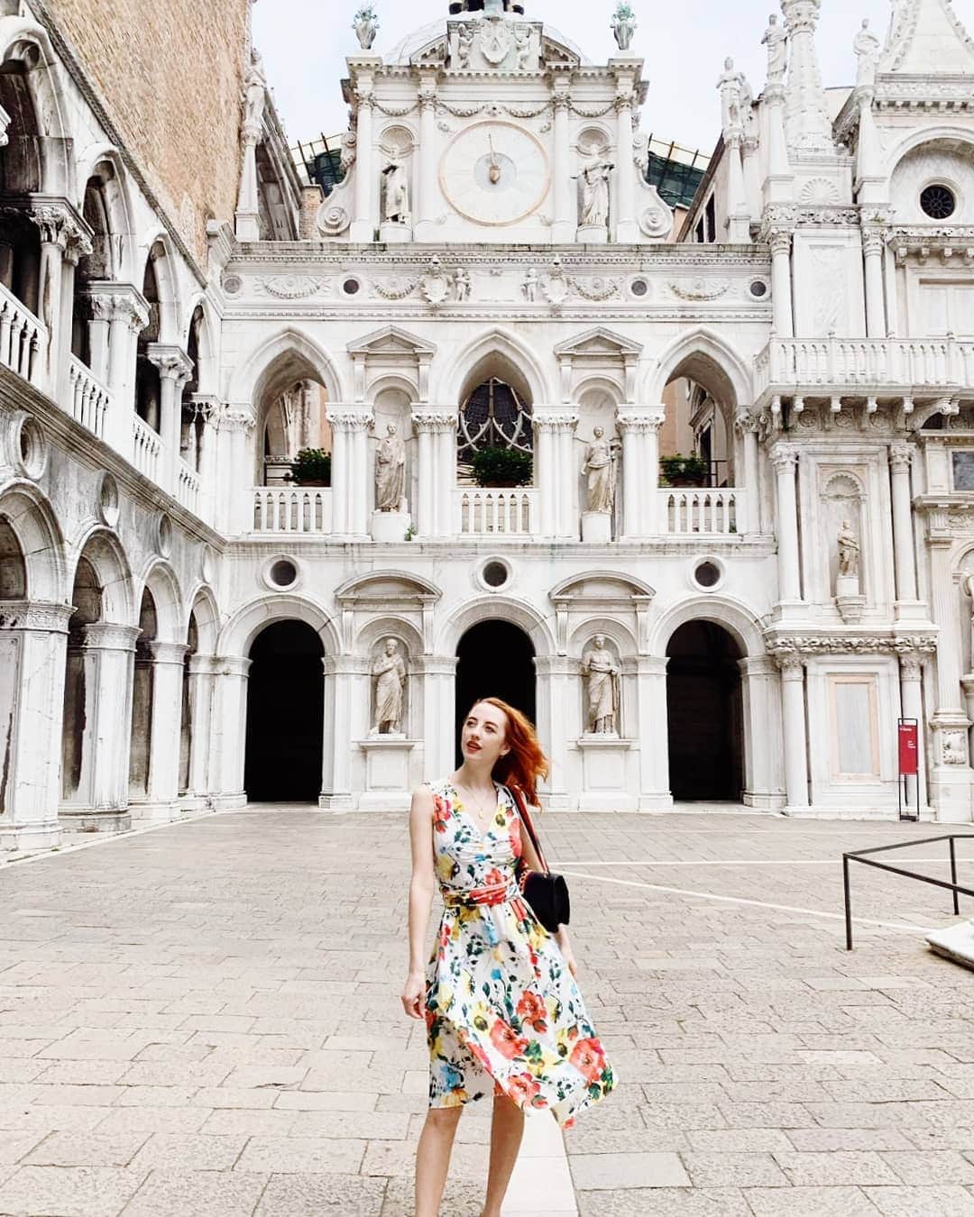ベッキー・クルーエルさんのインスタグラム写真 - (ベッキー・クルーエルInstagram)「a snap from my 24th birthday in venice full of love 🌸 ⁣ ⁣ just come back from the busiest weekend! I had a lovely time at summer in the city and I was at a friend's wedding on Sunday by the seaside. it was so much fun, and on Monday we took in the local sights of Whitstable.⁣ ⁣ hoping to foster some good conversation on Twitter this morning! I'll share on my stories. also happy to post a new video today so make sure you're caught up!」8月13日 18時00分 - beckiicruel