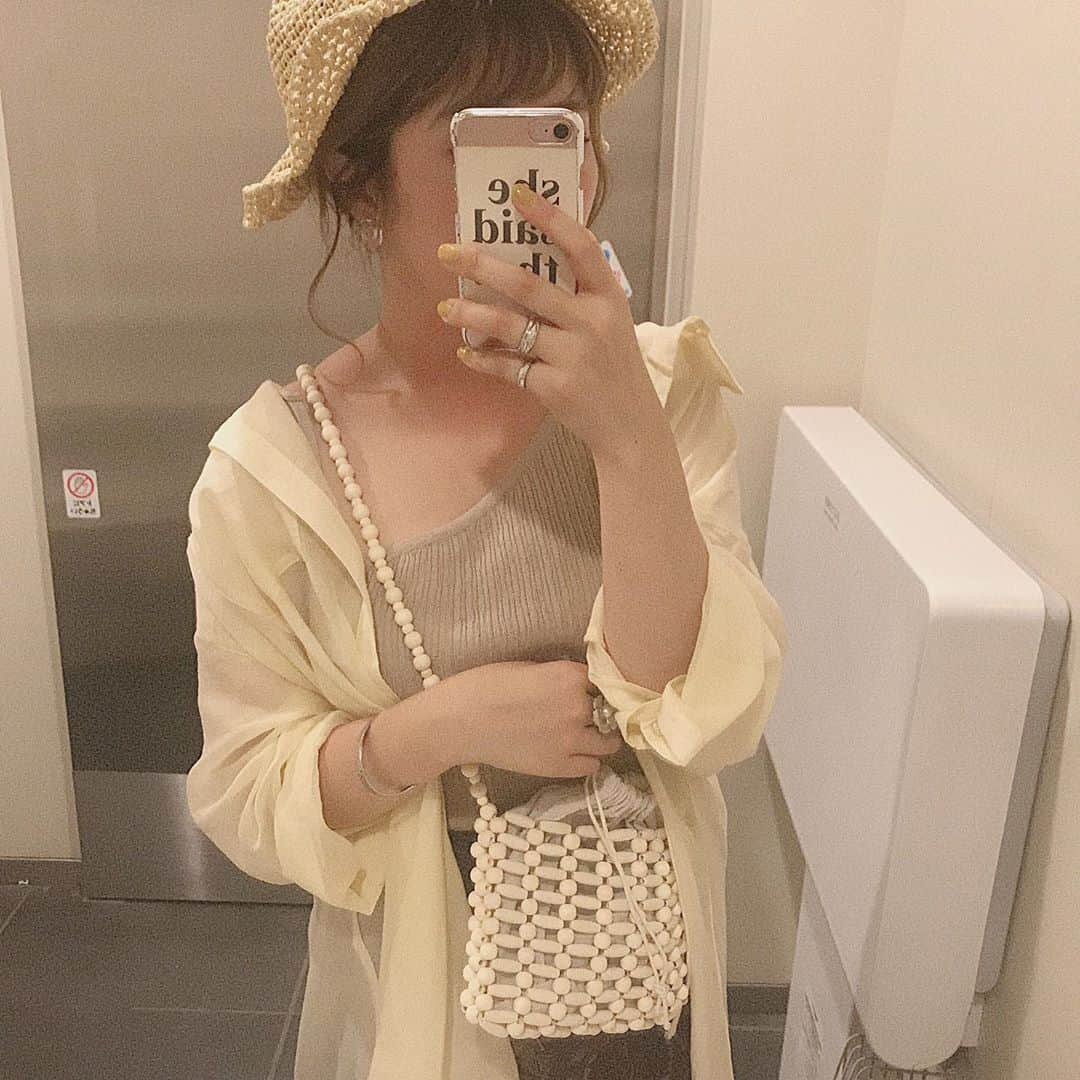 RiLiさんのインスタグラム写真 - (RiLiInstagram)「韓国インスタグラマー🇰🇷にも大人気✨【ウッドビーズバッグ】👜💘 ..... 今年トレンドのビーズバッグ🐻🌻周りの子と差をつけたい😫💦そんなおしゃれさんにおすすめなのは【ウッドビーズバッグ】🌷🌷🎟名前の通り木で作られたビーズをバックにしているよ🥕🥕 韓国の女の子たちから人気に火がついて、日本でもブームに💫💫木のナチュラルな色味とベージュコーデ🥨がマッチして、かわいいワントーンコーデが完成しちゃうよ👑❣ ビーズの大きさや色、形などお店によってさまざま👜自分のお気にいりををお店で見つけてみてね💘🎟 ❣ ❣ ❣ ❣ ❣ サイトやSNSで掲載させていただくお写真募集中😘📸 かわいいコーデやアイテム、注目スポットなどが撮れたら、ハッシュタグ→#rili_tokyo  を付けて投稿❗ ． Special Thanks💋 Photo by @misato36 @_____sarang @__koozu__ @_____iil_ @i_m_k28 @e.__.a.__.s @naco322 @723rj @k_naaa.05 @xu_omom ． #夏 #夏コーデ #ウッドビーズバッグ #ウッド #ビーズバッグ #ショルダーバッグ #ビーズ #ミニバッグ #韓国ファッション #消えそうな色コーデ  #ブラウンコーデ #ベージュコーデ  #ワントーンコーデ #シンプルコーデ  #カジュアルコーデ #ガーリーコーデ #置き画 #置き画くら部 #今日のコーデ #コーデ #コーディネート #RiLi  #おしゃれさんと繋がりたい #お洒落さんと繋がりたい #ファッション #패션스타그램 #ootd #outfit」8月13日 18時01分 - rili.tokyo