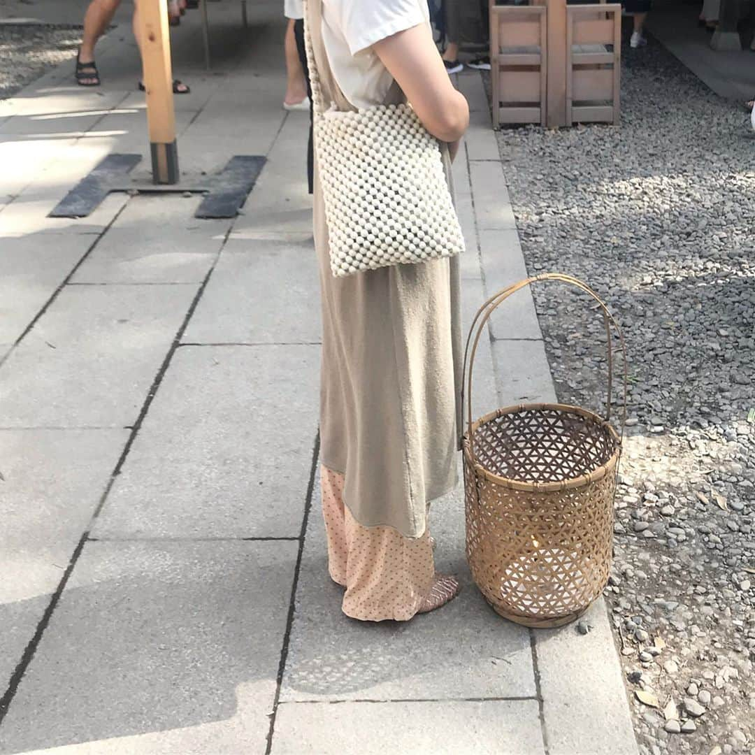 RiLiさんのインスタグラム写真 - (RiLiInstagram)「韓国インスタグラマー🇰🇷にも大人気✨【ウッドビーズバッグ】👜💘 ..... 今年トレンドのビーズバッグ🐻🌻周りの子と差をつけたい😫💦そんなおしゃれさんにおすすめなのは【ウッドビーズバッグ】🌷🌷🎟名前の通り木で作られたビーズをバックにしているよ🥕🥕 韓国の女の子たちから人気に火がついて、日本でもブームに💫💫木のナチュラルな色味とベージュコーデ🥨がマッチして、かわいいワントーンコーデが完成しちゃうよ👑❣ ビーズの大きさや色、形などお店によってさまざま👜自分のお気にいりををお店で見つけてみてね💘🎟 ❣ ❣ ❣ ❣ ❣ サイトやSNSで掲載させていただくお写真募集中😘📸 かわいいコーデやアイテム、注目スポットなどが撮れたら、ハッシュタグ→#rili_tokyo  を付けて投稿❗ ． Special Thanks💋 Photo by @misato36 @_____sarang @__koozu__ @_____iil_ @i_m_k28 @e.__.a.__.s @naco322 @723rj @k_naaa.05 @xu_omom ． #夏 #夏コーデ #ウッドビーズバッグ #ウッド #ビーズバッグ #ショルダーバッグ #ビーズ #ミニバッグ #韓国ファッション #消えそうな色コーデ  #ブラウンコーデ #ベージュコーデ  #ワントーンコーデ #シンプルコーデ  #カジュアルコーデ #ガーリーコーデ #置き画 #置き画くら部 #今日のコーデ #コーデ #コーディネート #RiLi  #おしゃれさんと繋がりたい #お洒落さんと繋がりたい #ファッション #패션스타그램 #ootd #outfit」8月13日 18時01分 - rili.tokyo