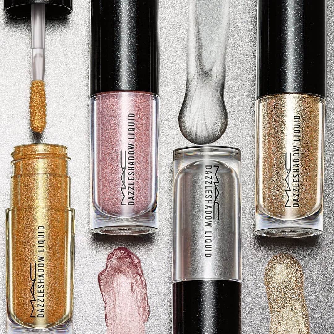 M∙A∙C Cosmetics Japanのインスタグラム：「⠀ いつものアイシャドウにリキッドシャドウをプラス。グリッターをチラチラ瞬かせて、スタイルのアクセントに✨ #MACXKAI ⠀ #MACXKAI オリジナルポーチ＆メイクアップカードプレゼントキャンペーン ⠀ 超特急のメンバー、そして俳優としても活躍するカイとのコラボレーションを記念して、M·A·C公式オンラインショップ・全国のM·A·C店舗にて対象製品（ダズルシャドウ リキッド全10色）を1点以上お買いあげの方にメイクアップカードを、 対象製品1点以上を含む5,400円（税込）以上お買いあげの方にオリジナルポーチとメイクアップカードをプレゼント！ ⠀ *公式オンラインショップ・全国店舗にて　8/16（金）～9/15（日）限定販売 ⠀ *M·A·C公式オンラインショップ・全国のM·A·C店舗にて先着順で限定数を配布予定、限定数がなくなり次第終了 *ポーチ、メイクアップカードのどちらかがなくなった場合、税込5,400円以上購入してもどちらかのみのお渡しとなります *ポーチ、メイクアップカードのプレゼントはオンラインショップ、店頭共にお1人様１会計につき１回まで *M·A·C公式オンラインショップは、8月16日（金）AM10:00開始となります ⠀ ⠀ ⠀ ⠀ ⠀ #MACCosmeticsJapan #MACコスメ #MACCosmetics #MAC #コスメ #メイク #アイメイク #コラボ　#コラボレーション #MACDazzleshadowLiquid #超特急 #カイ #ダズルシャドウリキッド #キャンペーン」