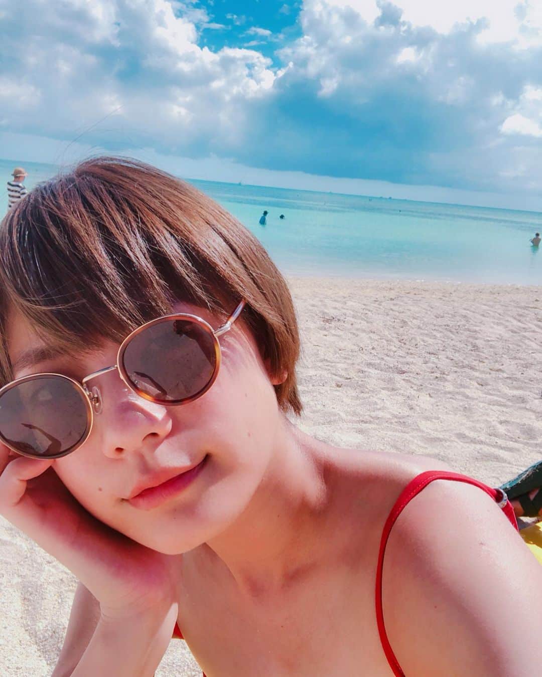 のインスタグラム：「. . 青い海に空は最高🏖 だけど暑すぎて海にほぼいました🐒笑 . . #sea #trip #sunglasses #海好き #島好き #竹富島」
