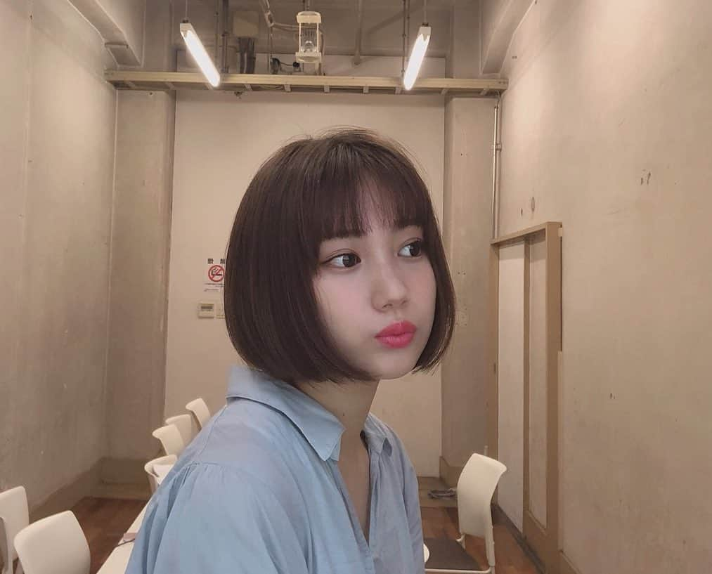 高野祐衣さんのインスタグラム写真 - (高野祐衣Instagram)「#newhair 💇‍♀️﻿ ﻿ ﻿ ﻿ おかっぱちゃんになりました☺︎﻿ 顎ラインで切ってもらって、﻿ 首がすっきりするようにしてるよ！﻿ ﻿ ﻿ ﻿ つるさん、ありがとう！﻿ @tsurumi0701﻿ ﻿ ﻿ ﻿ ﻿ #hair #haircut﻿ #hairstyle #bobhair ﻿ #vreea」8月13日 18時17分 - yuipooon12_06