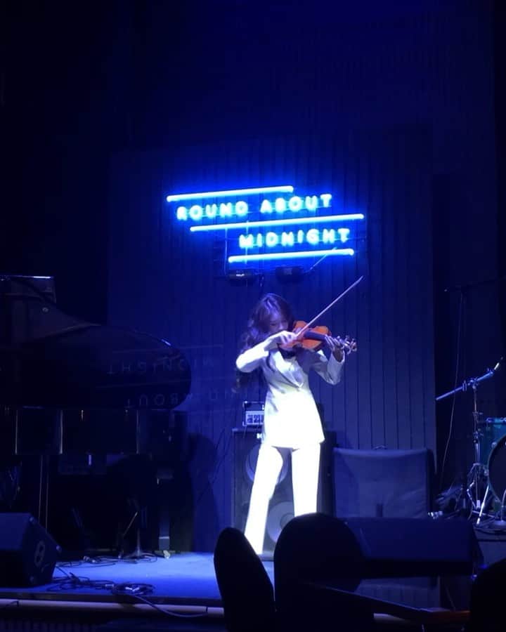ジヨン のインスタグラム：「🎻」