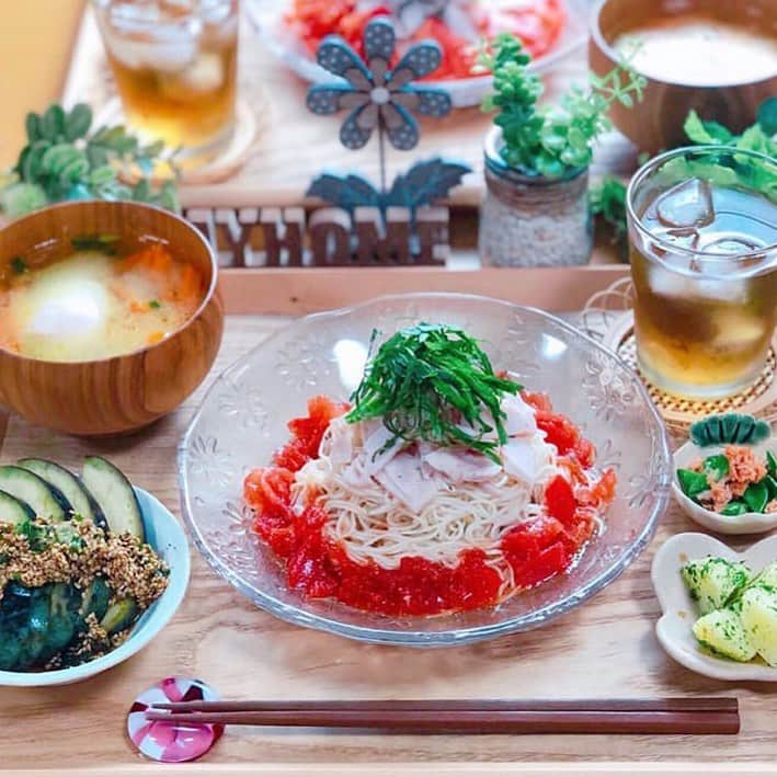 Locariのインスタグラム：「毎日気温の高い日々が続き、食欲が出ないという方も多いはず🌞 そんな時はやっぱり簡単に作れてアレンジもしやすいそうめんがピッタリ😊✨ ぜひ @rinaty_cooking さんのレシピを参考にしてみてください💓 ． ． ． #そうめん#レシピ #簡単レシピ #時短レシピ #節約レシピ #料理レシピ #おうちごはん #ごはん #一人暮らしごはん #晩ごはん #夜ごはん #ダイエットごはん #お昼ごはん #カフェごはん #おうちごはんlover #おうちごはん部 #おひるごはん #手作りごはん #和食ごはん」
