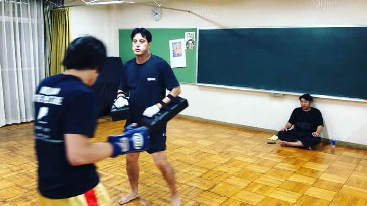 大迫一平のインスタグラム：「Wildの会 頼むぜ、タケちゃん！ 編  #世界で一番長いラスト10秒 #そこからが一番きついのよ #タケちゃんそこ座ったら親方だよ #タケちゃん #wildの会」