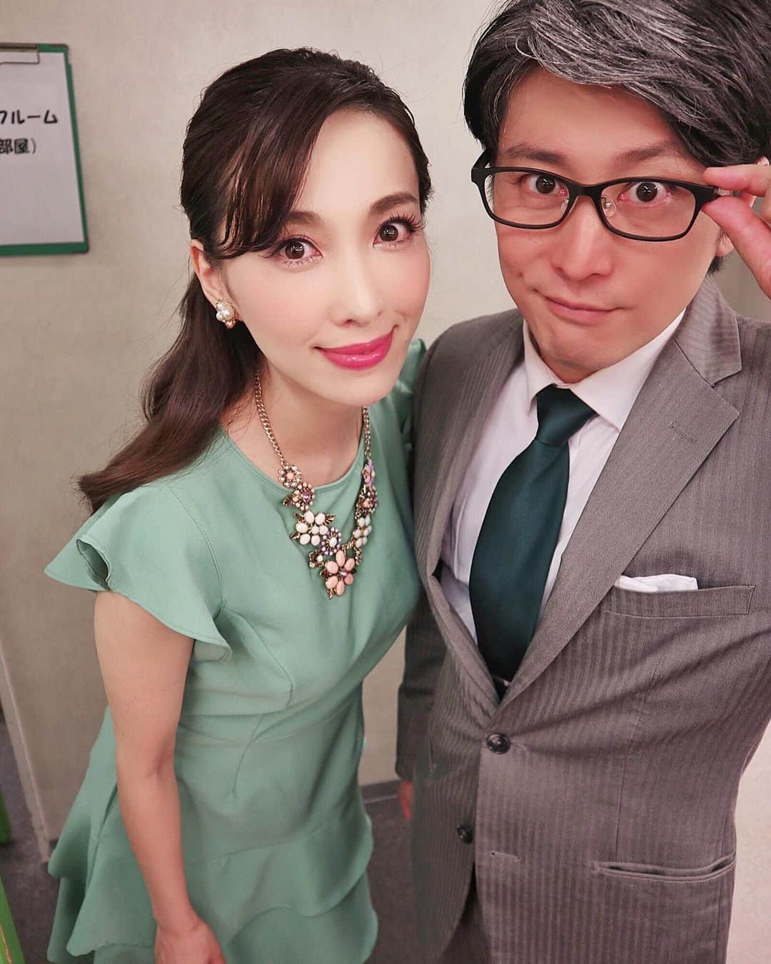 瀬戸早妃さんのインスタグラム写真 - (瀬戸早妃Instagram)「舞台『ママの恋人』🤱✨﻿ ﻿ きのう、無事に大千秋楽を迎えることができました。﻿ 6月中頃に顔合わせがありそこから約2ヶ月、﻿2019年の夏を全てこの作品に捧げました。﻿ ﻿ 念願の主演ということで、とてもプレッシャーを感じていましたが、日々の過ごし方や作品への取り組み方など新たな試みで臨みました✨﻿ ﻿ 何よりカンパニーの皆さんが心から素敵な方々ばかり💕﻿ その優しいみなさんに支えていただき、未熟な私でしたが最後まで駆け抜けることができました。﻿ ﻿ 初めてのママ役ということで、子役の2人の成長とともに私も多くを学ばせていただきました♫﻿ , 心温まる家族のお話。 私も洋子みたいにいつでもポジティブで ユーモアがあって、愛に溢れた人になりたいな😊 ﻿ 写真は、月組の共演者の皆様📷と✨ .  子供役の #宮島里奈 ちゃん、シングルキャストの#関根裕介 さん、#麻田キョウヤ さん、#万葉 さん、#小塚亮輔 さん、﻿#白倉裕二 さん✨  大好きな皆様です😍✨ ﻿ ﻿ ご覧頂いた皆様、関わってくださった全ての皆様、本当にどうもありがとうございました❣️ .  #舞台 #ママの恋人 #ミュージカル座 #千秋楽 #感謝 #stage #play #actress #tokyo #japan」8月13日 18時20分 - plievesaki