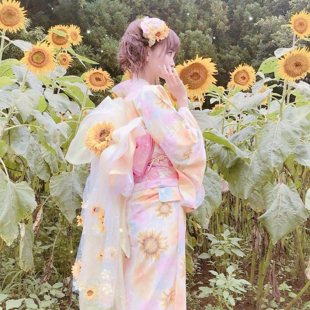 さきぼんさんのインスタグラム写真 - (さきぼんInstagram)「紫陽花姫の向日葵姫ver.で！！というむちゃぶりに完璧に仕上げてくださった @asakusa_sawadaya さん🥺🖤 . 通常プラン+1980円で姫になれます🌻🌻 . . #向日葵#ひまわり#ひまわり浴衣#誕生花#さわだ屋浴衣 #向日葵姫 #ひまわり畑 #ひまわり迷路 #ひまわり姫#向日葵姫#浅草﻿﻿#asakusa﻿﻿#浅草着物レンタル﻿﻿#着物レンタル﻿﻿#振袖レンタル﻿﻿#前撮り﻿﻿﻿﻿#浴衣﻿﻿#ゆめ牧場﻿﻿#浴衣ヘア﻿﻿#浴衣ヘアアレンジ﻿﻿#着物ヘア﻿﻿﻿﻿#ヘアセット﻿﻿#浴衣レンタル﻿﻿#レンタル浴衣﻿﻿#夏 #さきぼん着物」8月13日 18時28分 - sakibon69