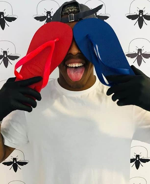 Havaianas Europeさんのインスタグラム写真 - (Havaianas EuropeInstagram)「🇫🇷⚽️ French #football player @kimpembe3 is showing us his true colors! What's urs? #repost #PSG #Paris #France」8月13日 18時30分 - havaianaseurope