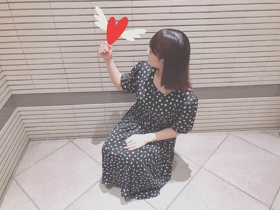 大段舞依さんのインスタグラム写真 - (大段舞依Instagram)「﻿ 🏷②﻿ ﻿ お花のワンピース着たよ👗🌼﻿ ﻿ ワンピース久しぶりだからワクワクした☺︎☺︎☺︎﻿ ハート持っちゃってるよんっ💓（笑）﻿ ﻿ ﻿ 👗 @u_dresser . ﻿ ﻿ ﻿ #2019倍 #ワンピース #お花柄﻿ #花柄ワンピース #ハート﻿ ﻿ ﻿」8月13日 18時42分 - maichi_1004