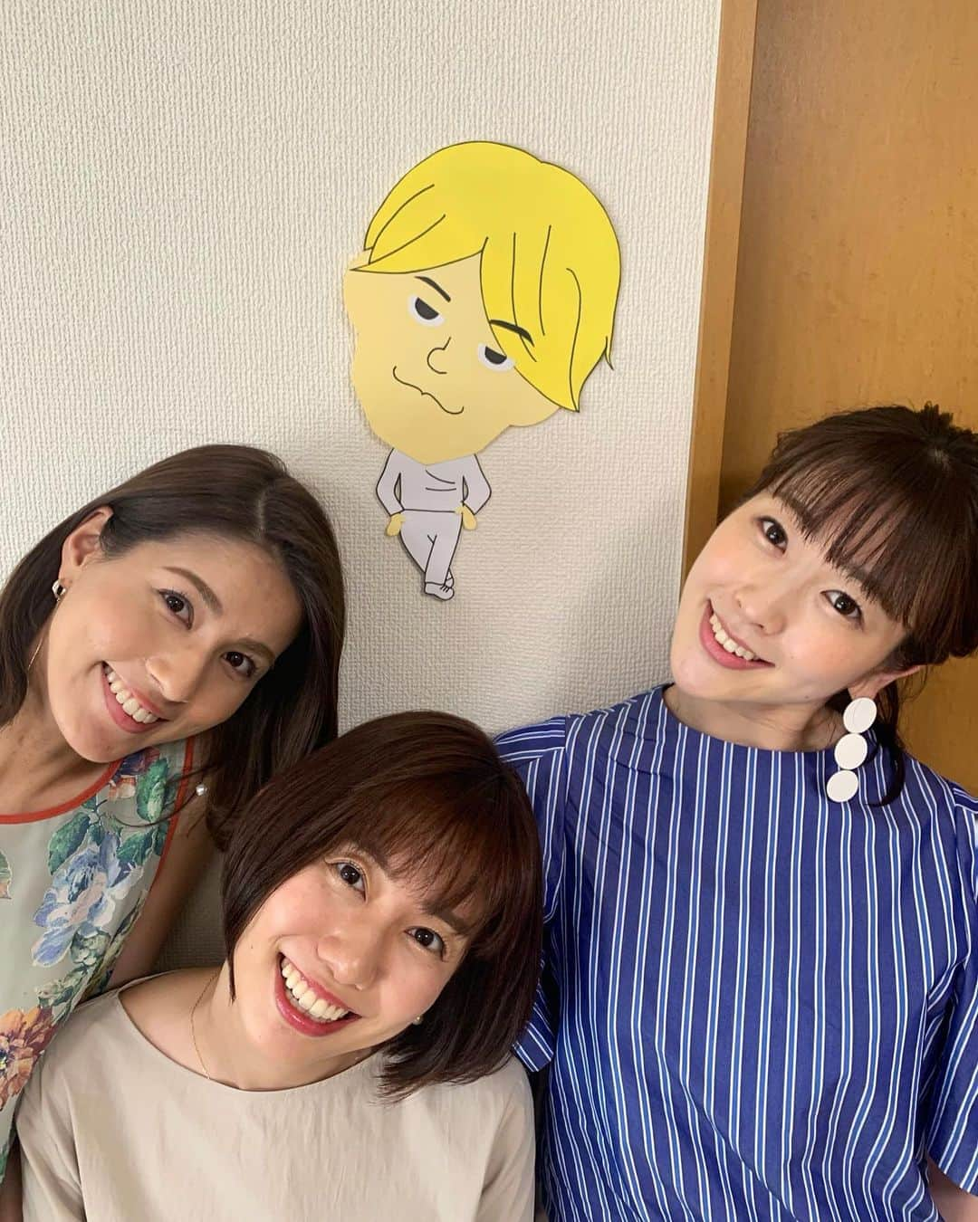 三上真奈さんのインスタグラム写真 - (三上真奈Instagram)「* 先日ゆきさんのお宅🏡にお邪魔させてもらったら… 壁におばたのお兄さん(ゆきさん作✏️)を発見❣️ 一瞬ですが本物のお兄さんにもお会いできました、ゆきさんおいしいお茶をごちそうさまでした☕️💛 📸 by @ryusei_ikuta  #おじゃましまーきのっ」8月13日 18時50分 - mana.mikami47