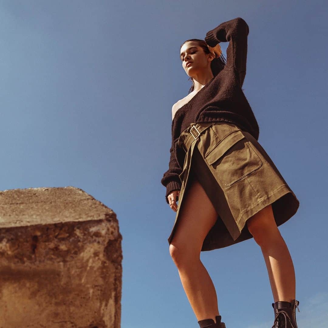 のインスタグラム：「Is that you up there? No? Could be… Check out our latest.  #dondupwoman #dondupmood #dondupofficial #dondupcollection #dondupfw19」