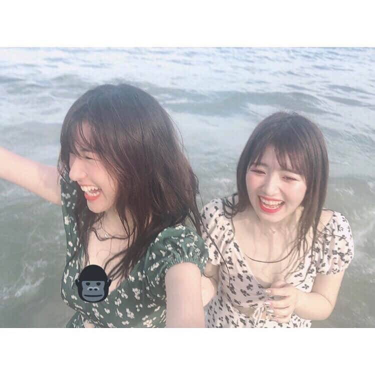 渡邊菜々さんのインスタグラム写真 - (渡邊菜々Instagram)「・ 海で遊んだ写真はこれで最後~🍦 ♥ 余韻~楽しすぎた👗💗 今までの夏で1番楽しかった︎☺︎ 最後までスライド→して写真見てね😂笑 あえて事故画っぽいのを笑 ・ #糸島#糸島巡り#ざうお#海#sea #なのなな#お揃いコーデ  #whoswhochico #chico#chico_swimwear2019 #swimwear#chico_fukuoka #ここのコメント全部かえすぞおお」8月13日 18時54分 - watanana1225