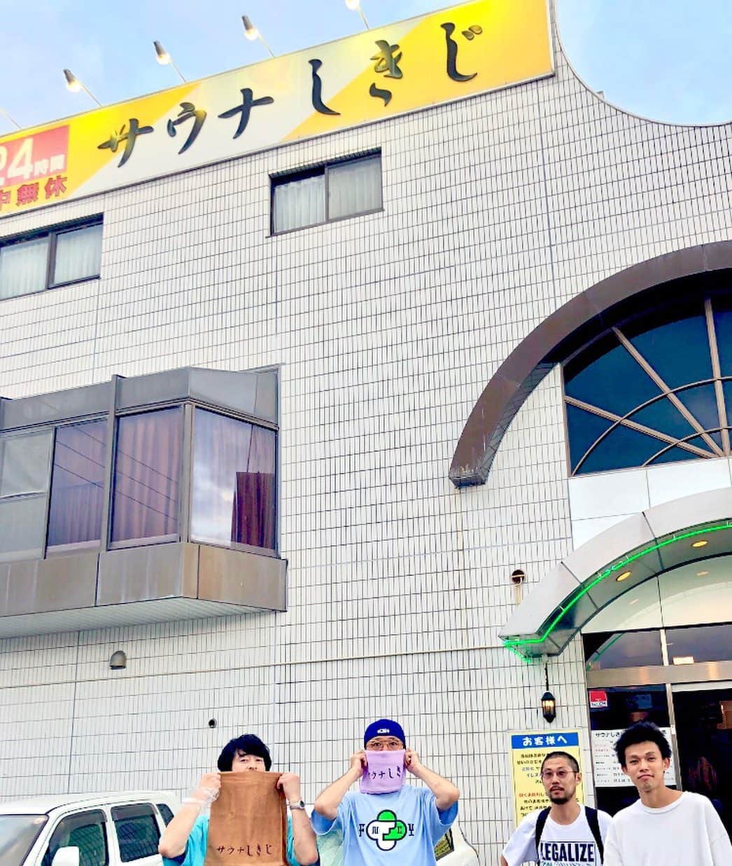 ZEN-LA-ROCKのインスタグラム：「聖地巡礼🥺🥺🥺 遂に来れました。。。 想像以上の #薬草サウナ に感&動。。気が付いたら2階の休憩室で奥の奥までzetzっておりました🤣 こりゃ、日本一って、言われる意味分かります。水も天然水なんですね🤔いやはや最&高♨️ ある意味昨夜の静岡のclubも、サウナだったしぃぃぃ . . . #froclub #サウナしきじ #天然水風呂 #zenlarock #story_looks #havefun_shizuoka」