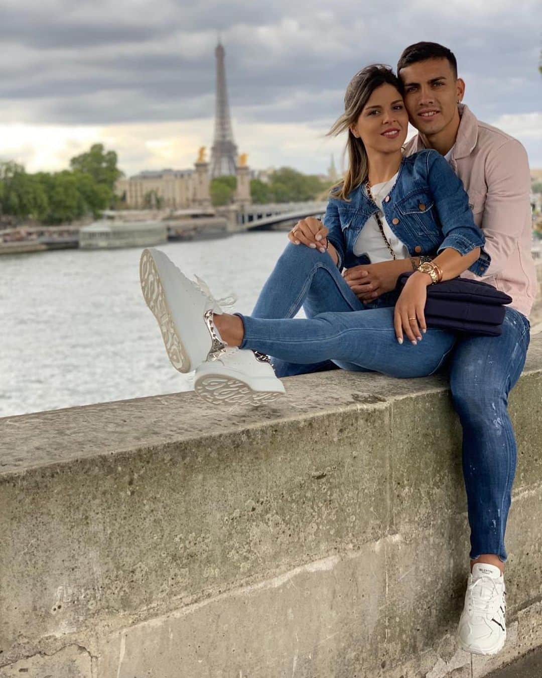 レアンドロ・ダニエル・パレデスのインスタグラム：「Amor ❤️Paris 😍」