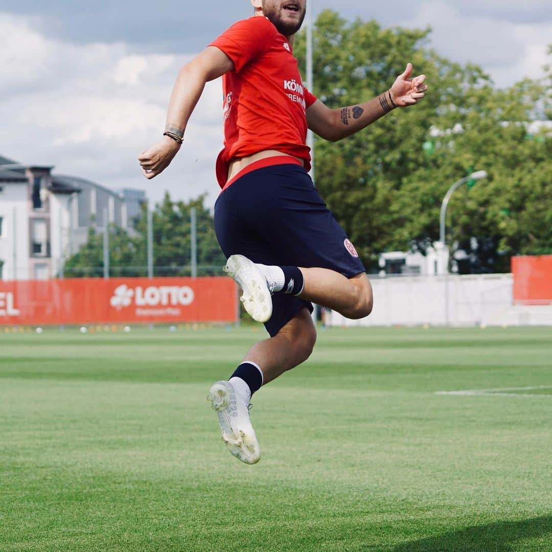 1.FSVマインツ05さんのインスタグラム写真 - (1.FSVマインツ05Instagram)「Jump, #jump 💪 Welchen #Mainz05 Spieler suchen wir? 🤔😄」8月14日 0時33分 - 1fsvmainz05