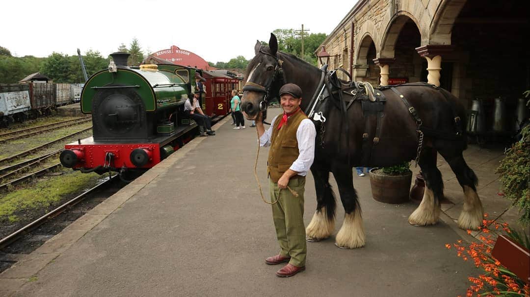 のインスタグラム：「Did anyone see the horse that was spotted on a @my_metro station yesterday?  Just a normal day at Beamish 🐴🚂!」