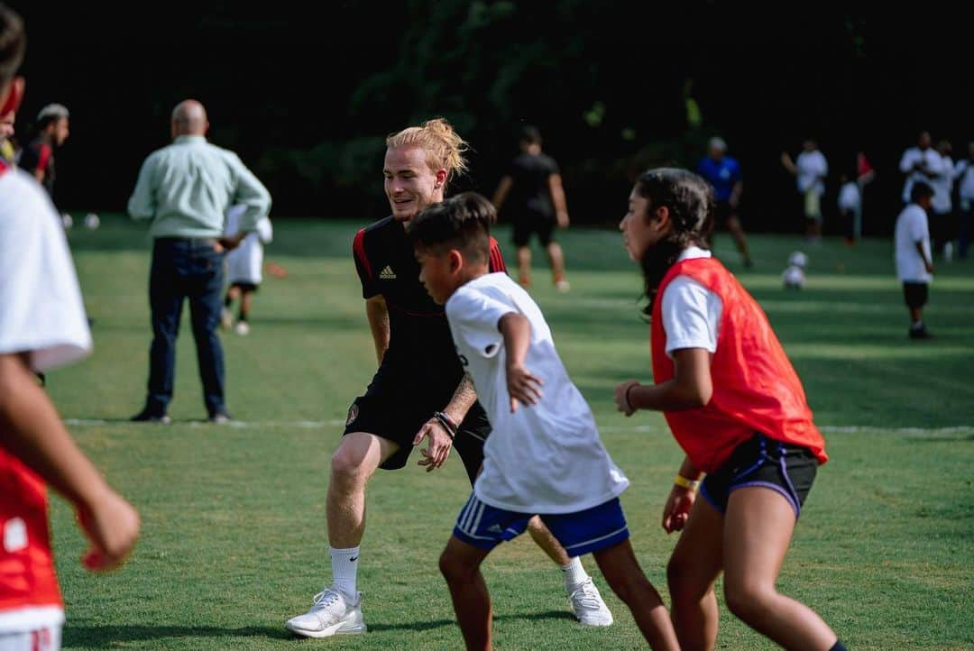 Major League Soccerさんのインスタグラム写真 - (Major League SoccerInstagram)「We're giving back to this year's @CampeonesCup host city! Ahead of the match, we partnered with @ligabbvamx, @atlutd and @clubamerica to refurbish a soccer space at Sequoya Middle School to benefit @thelaa youth mentorship and after school program. #SoccerForAll」8月14日 0時27分 - mls