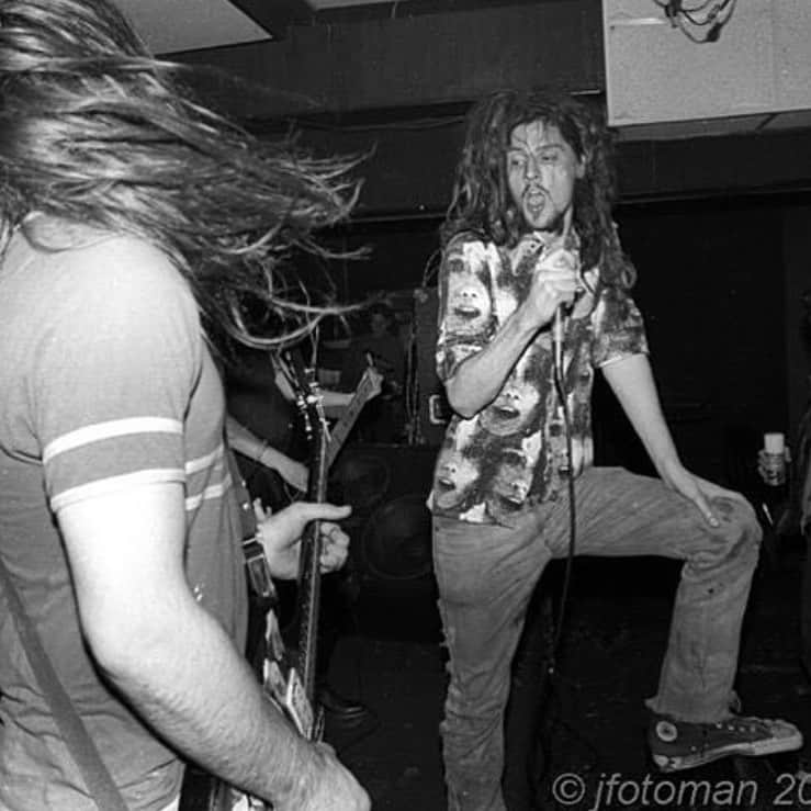ロブ・ゾンビのインスタグラム：「On stage at Stache's in Ohio back in 1987. Well, 32 years later and I'll be on stage again tonight. Only difference is there will 10,000 people instead of 10. Photo by @jfotoman01 #robzombie #ohio #whitezombie」
