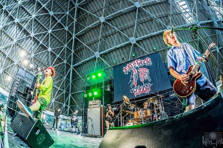 チフネシンゴさんのインスタグラム写真 - (チフネシンゴInstagram)「2019.08.10 "EAT THE ROCK 2019"  熱と爆音と砂埃とうまいもんとお酒。愛  #hotsquall #ホスコ #イートザロック  photo by ジョネス」8月14日 0時30分 - chikkun_hotsquall