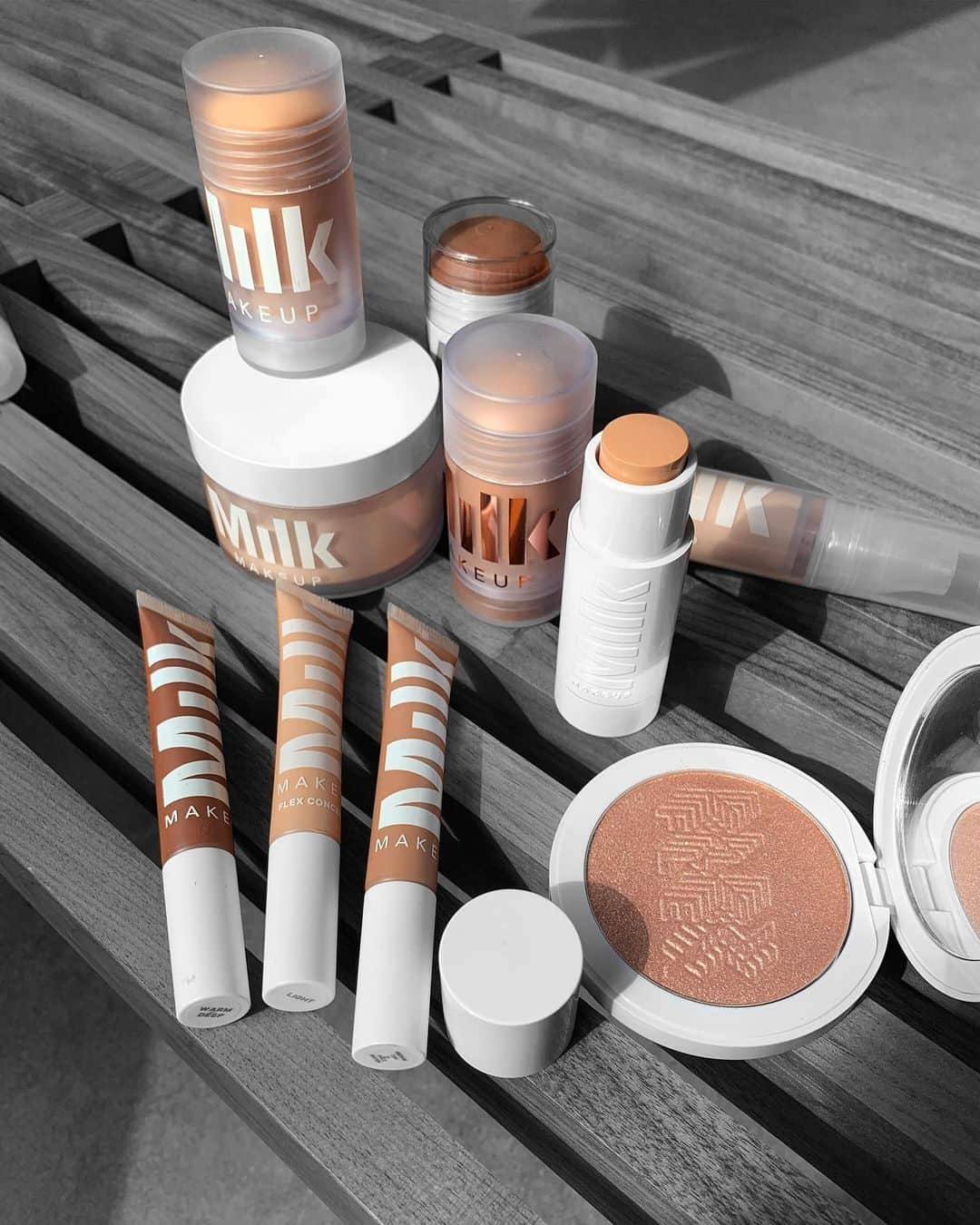 Milk Makeupさんのインスタグラム写真 - (Milk MakeupInstagram)「Just a bunch of heavy hitters ready for play. Choose your fighter👇🏼 ⚡️#FlexFoundation ✨#FlexHighlighter 💪🏼#FlexConcealer ☀️#sunshineskintint ☁️#blurandset ⚪️#blurstick 🧡#mattebronzer」8月14日 0時33分 - milkmakeup