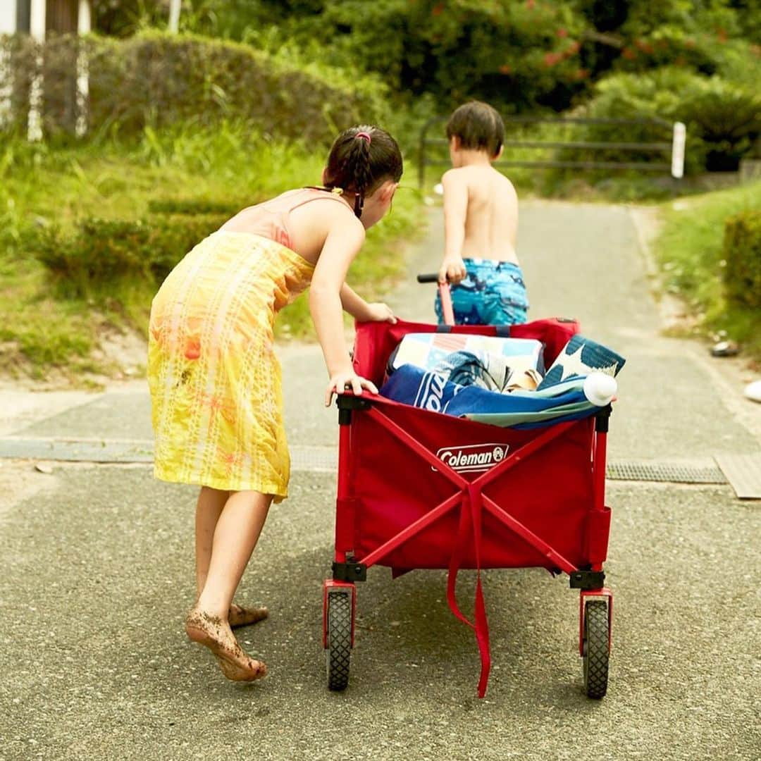 Coleman Japanのインスタグラム：「キャンプだけじゃない、海水浴でも👌  シェードやレジャーシート、クーラーボックスなど荷物が多くなっても大丈夫。大容量でスムーズに移動ができる「アウトドアワゴン」なら、様々なシーンで大活躍！ ・ ・ ・ #灯そうColeman #灯そうコールマン #灯そう #Coleman #コールマン #Tent #テント #Camp #キャンプ #Outdoor #アウトドア #アウトドアワゴン #海水浴 #夏休み #夏 #summer」