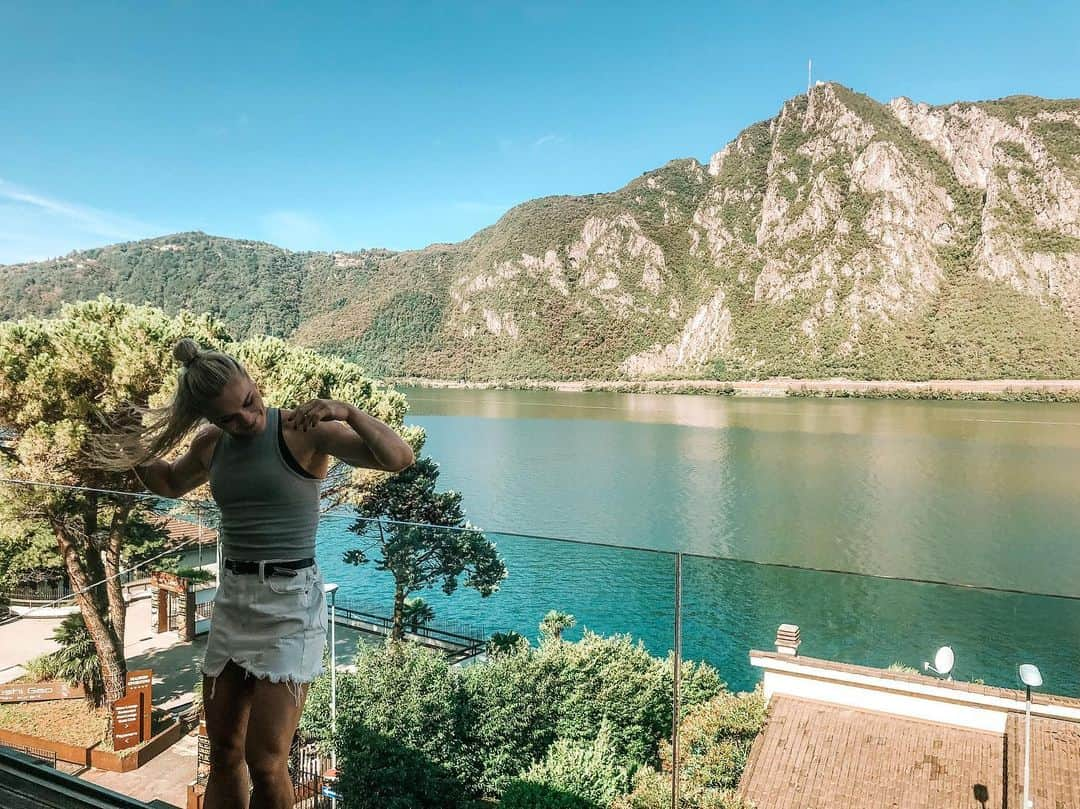 Katrin Tanja Davidsdottirさんのインスタグラム写真 - (Katrin Tanja DavidsdottirInstagram)「Been confused with whether I am in Italy or Switzerland but regardless, it’s BREATHTAKING here! Aaaahh - just wow. xxx」8月13日 19時07分 - katrintanja