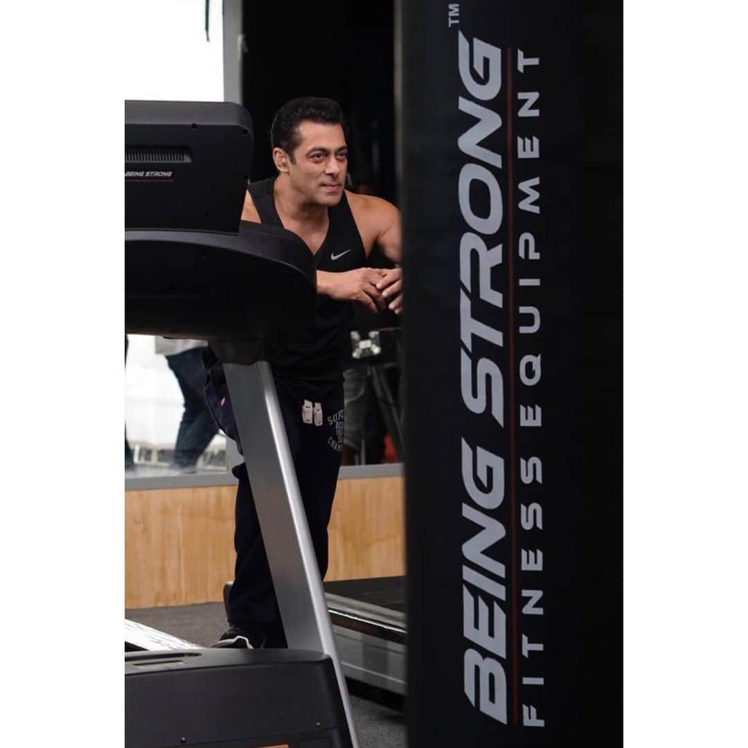 サルマン・カーンさんのインスタグラム写真 - (サルマン・カーンInstagram)「#BeingStrong」8月13日 19時11分 - beingsalmankhan