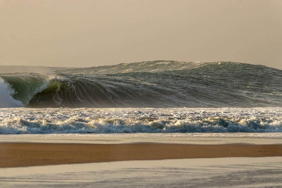 世界プロサーフィン連盟（WSL）さんのインスタグラム写真 - (世界プロサーフィン連盟（WSL）Instagram)「#WSLCoverShot taken by @ianthurtell at Skeleton Bay, Namibia - "This was shot in the evening with solid 8-10ft perfect sandy monsters rolling down the point. The full size of the swell moves down the point with its ‘elbow’ bent towards the shore due to the bathymetry creating an unusual photo. The wave looks as if it's going in 2 different directions."」8月13日 19時23分 - wsl