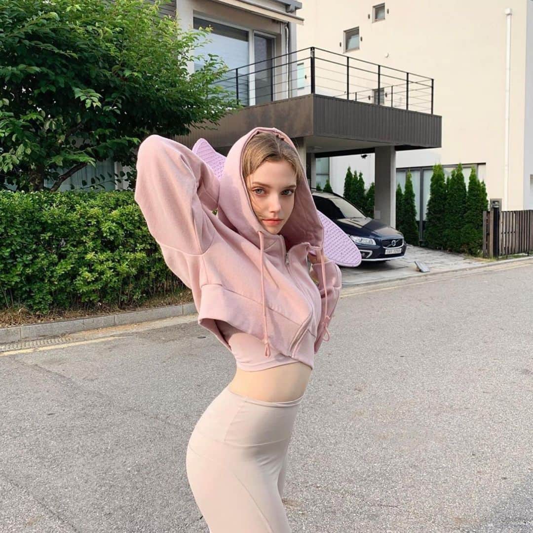 Chuuのインスタグラム：「@chuu_5kgjean⚡️⚡️#chuuseoul」