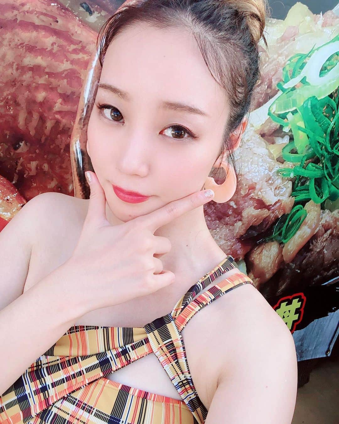 NOHANAのインスタグラム：「意識高く今年は #チェック の水着👙✔️ ・ #summer #pool #サマラン #check #checkme #ちぇくみ #✔️」