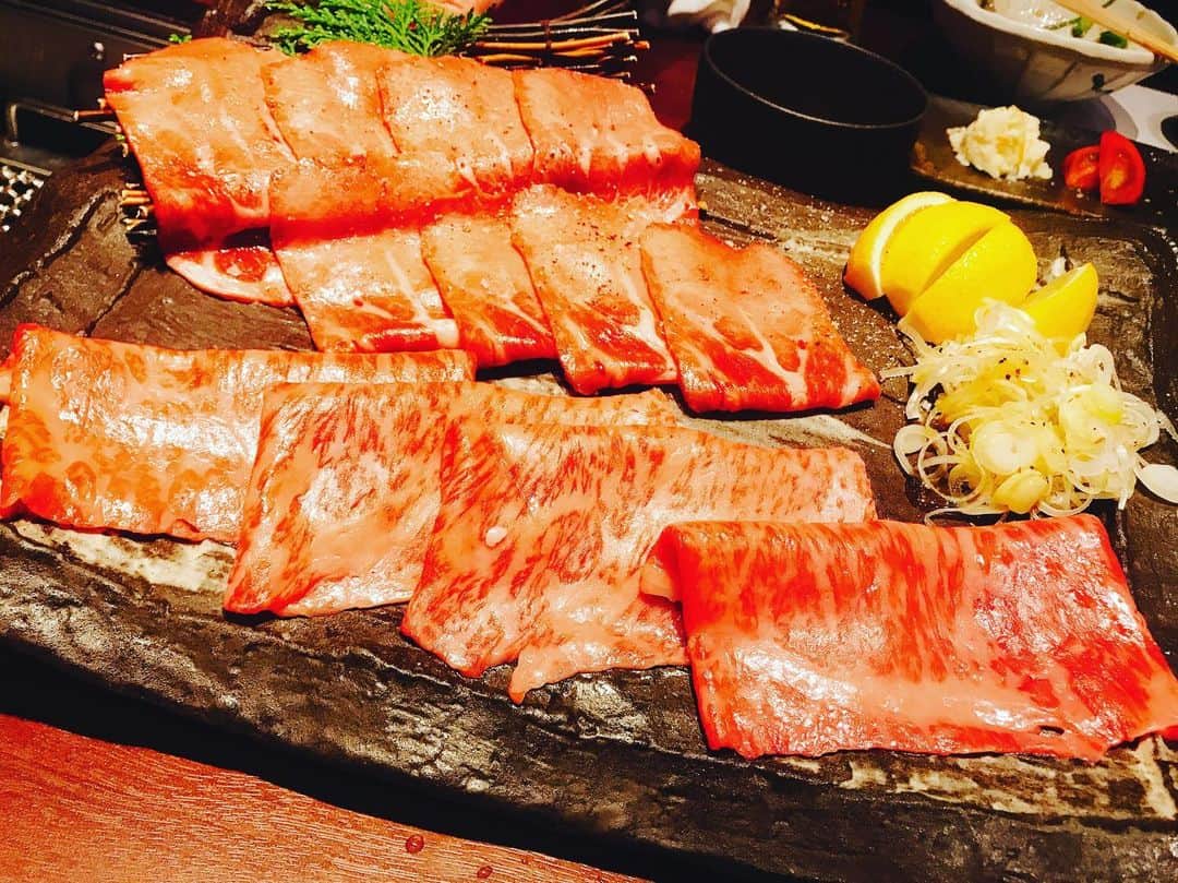 唯月ふうかさんのインスタグラム写真 - (唯月ふうかInstagram)「博多で食べた美味しいものたち( •̤ᴗ•̤ ) 食べ物が光ってる🥺 幸せ、、♡ #パンケーキ #お肉 #ステーキ #すき焼き #エビ #ハンバーグ #水炊き #韓国風もつ鍋 #うなぎ #お肉ばっかり 笑」8月13日 19時47分 - fuka_yuduki