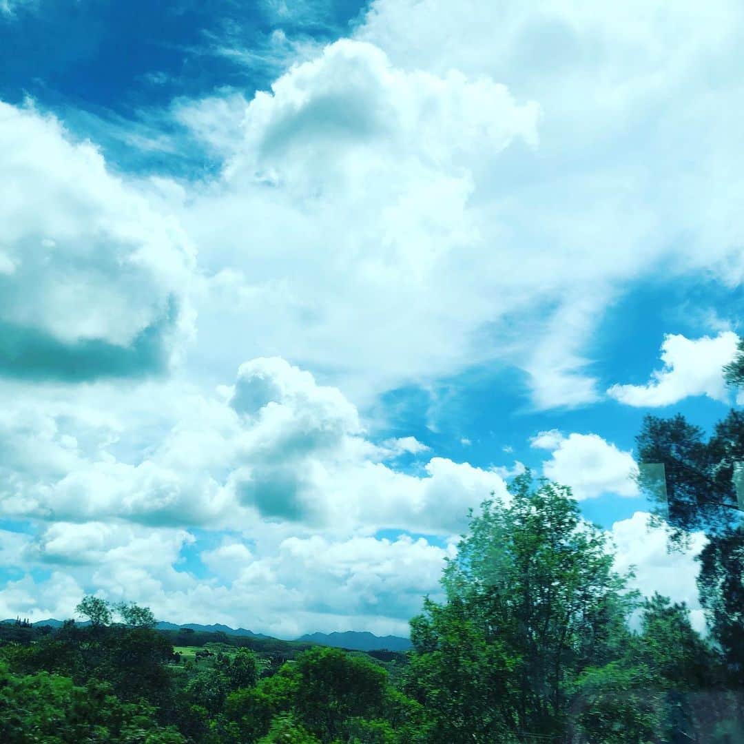 山口実香さんのインスタグラム写真 - (山口実香Instagram)「#hawaii は朝日も夕日もすごく輝いていて綺麗でした🌞✨なにより空が近くに感じたなぁ☁️☁️☁️」8月13日 19時50分 - yama.mikan
