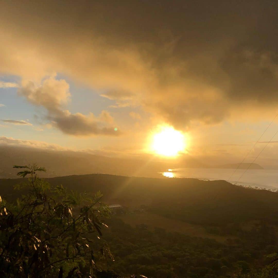 山口実香さんのインスタグラム写真 - (山口実香Instagram)「#hawaii は朝日も夕日もすごく輝いていて綺麗でした🌞✨なにより空が近くに感じたなぁ☁️☁️☁️」8月13日 19時50分 - yama.mikan
