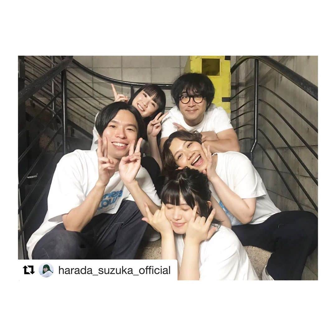 岡田梨沙さんのインスタグラム写真 - (岡田梨沙Instagram)「17歳のずーちゃん。 彼女のこの時期の貴重なワンマンライブに参加できてうれしかった。  そして、バンマス幹宗くん、呼んでくれてありがとう。 また一緒に演奏できて喜びあふれました。 そしてそして、よく知ってはいたけれど演奏するのははじめましての、 ベース藤原寛氏に、鍵盤にしのえみ嬢。 はじめてとは思えぬ、とても心地よいバンドで楽しいライブでした☺︎ #Repost @harada_suzuka_official with @get_repost ・・・ バンドセットワンマンライブ【夏期集中講座】本当に楽しかった！！お越しくださった皆さん本当にありがとうございました！！！8/31大阪 梅田シャングリラにて追試決定！！！みんな！！！夏の終わりに追試受講してくださいね！！」8月13日 19時52分 - risarisapurdie