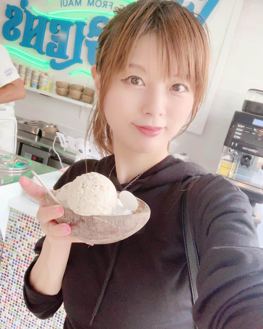 satomiさんのインスタグラム写真 - (satomiInstagram)「Coconut Glen'S表参道店🥥﻿ ハワイ・マウイ島のジャングルからやってきた ココナッツアイスクリーム♥️ . . 全種類オーガニックで無添加、非乳製品なんだよ！ 濃厚でメッチャ美味しかった🥰🌺🏝 . 7種類のうち3種類制覇！残り4種類も食べたいから 絶対また行く～！ . *  #coconutglens  #ココナッツグレン  #表参道ココナッツグレン  #ココナッツアイス  #表参道デザート  #pr  #コラボベース #さとみのグルメ記録 #アイスが1番好き #1日１アイス @coconutglens_japan」8月13日 19時58分 - saatoomii47