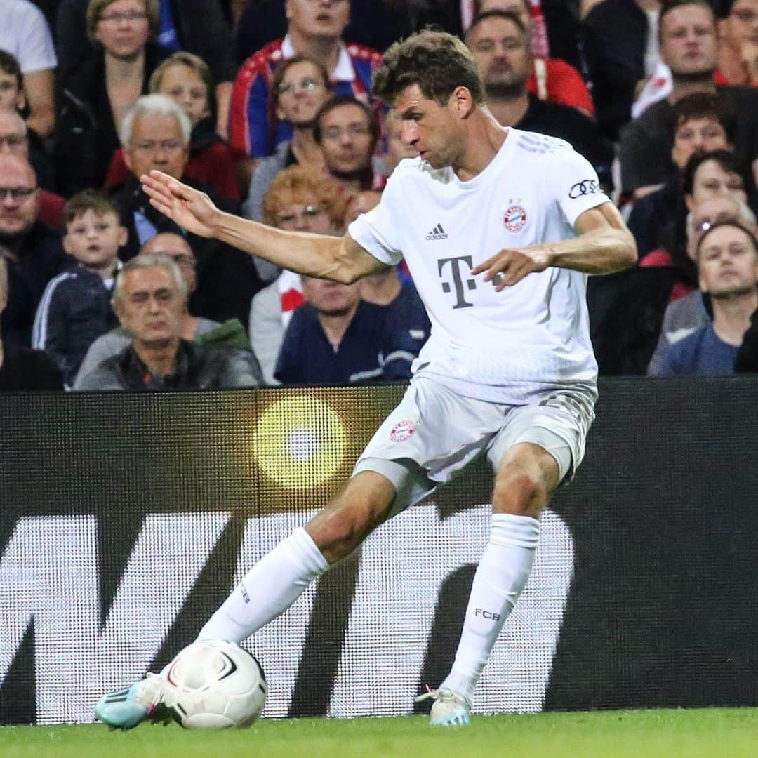 トーマス・ミュラーさんのインスタグラム写真 - (トーマス・ミュラーInstagram)「First step to Berlin ✔️ 3:1  @dfb_pokal win against Energie Cottbus ⚽️ #fcbayern #esmuellert #fcefcb #packmas #thomasmüller」8月13日 20時02分 - esmuellert