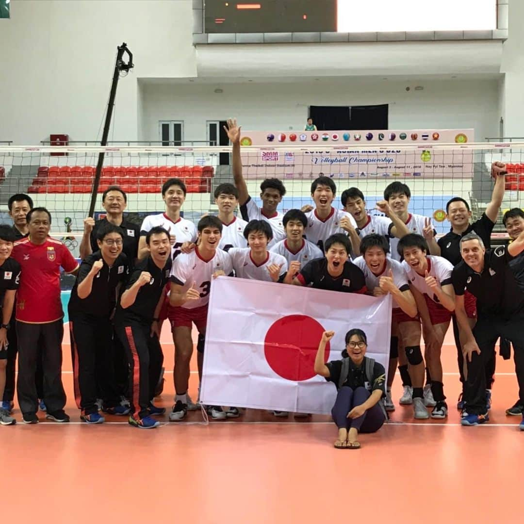 大塚達宣さんのインスタグラム写真 - (大塚達宣Instagram)「U23 アジア選手権🥉 このメンバーでバレーができて幸せでした！ ここから成長できるよう、また一から頑張ります💪」8月13日 20時08分 - tatsutatsu1105