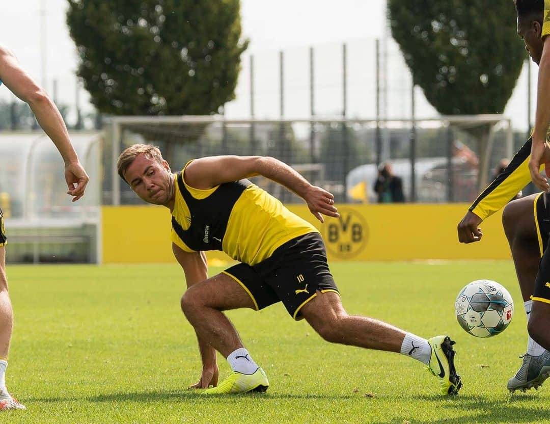 ボルシア・ドルトムントさんのインスタグラム写真 - (ボルシア・ドルトムントInstagram)「💥 Working hard to be ready for saturday! #bvb #bvbfca #borussiadortmund #dortmund #bvb09 #training #marcelachmelzer #marvinhitz #mariogotze」8月13日 20時14分 - bvb09