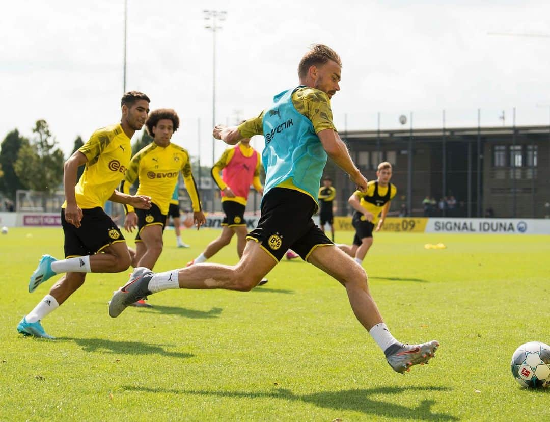 ボルシア・ドルトムントさんのインスタグラム写真 - (ボルシア・ドルトムントInstagram)「💥 Working hard to be ready for saturday! #bvb #bvbfca #borussiadortmund #dortmund #bvb09 #training #marcelachmelzer #marvinhitz #mariogotze」8月13日 20時14分 - bvb09