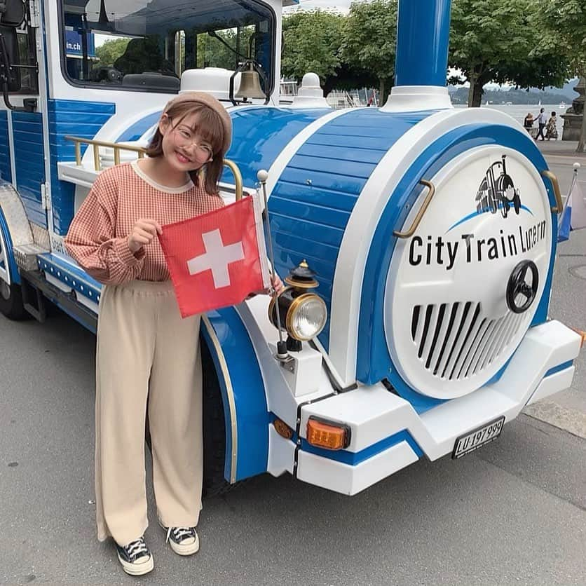 みさねさんのインスタグラム写真 - (みさねInstagram)「スイスの街並みおしゃれだったたまらん🇨🇭 3枚目はイケメンがいたのでつい... ㅤ ベレー帽ってヨーロッパぽくない？🎨 ㅤ 持ってくはずだったショーパン忘れて急遽関空でパンツ買った🥖 ㅤ トップスは @parici_official  パンツは @lowrysfarm_official  ベレー帽は @nikoand_official  ㅤ #スイス #スイス旅行 #ヨーロッパ #ベージュコーデ #低身長コーデ #大学生コーデ #コーデ #ガーリーコーデ #スウェット #トップス #ニットパンツ #ベレー帽 #ボブヘアアレンジ」8月13日 20時15分 - misane1209