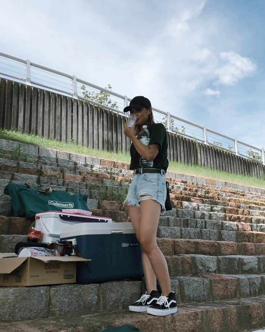 阿部紫夕那さんのインスタグラム写真 - (阿部紫夕那Instagram)「. 昨日は地元メンでBBQ🍖🔥 やっぱ地元は落ち着く〜☺️💓 . そして2人の誕生日を祝いたくて 計画してたのにお互いにサプライズを 計画してたらしく まさかの私も単独イベントのお祝いしてもらっちゃった🥺 本当そういうところだよね😂🙏 イベントまでもう少し！楽しみだあ😭😭😭💜 本当にみんなありがとう〜😍❤️ . #やっぱり #安定の #水 #2L持ってる #笑 #ケーキの #しゅうな #の #な #漢字違う #けど #嬉しい #🥰 #bbq #バーベキュー #ケーキ #サプライズケーキ #サプライズ」8月13日 20時18分 - shunatan317