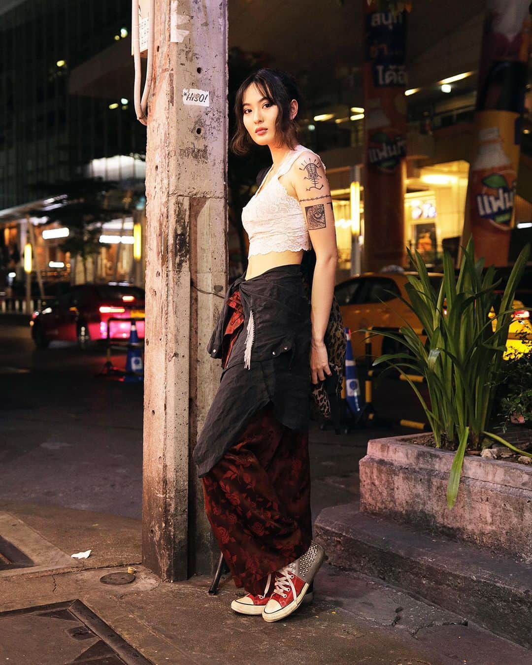 Droptokyoさんのインスタグラム写真 - (DroptokyoInstagram)「BANGKOK STREET STYLE #🇹🇭#bangkok  #streetstyle#droptokyo#bangkok#thailand#streetscene#streetfashion#streetwear#streetculture#fashion#bangkokfashion#portrait#snap #แฟชั่น#ตะครุบ#การถ่ายภาพ#ポートレート#タイ#バンコク Photography: @dai.yamashiro @abeasamidesu」8月13日 20時29分 - drop_tokyo