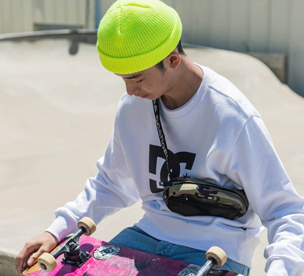 DC Shoes Japanさんのインスタグラム写真 - (DC Shoes JapanInstagram)「都会的なシティスケーターは、クリーンな印象のデニムや白のスウェットをさらりと着こなしたい。さらに周りと差をつけたいなら、ボディバッグやニットキャップなどの小物使いを駆使したい。  #fall2019 #dcshoes」8月13日 20時29分 - dcshoes_japan