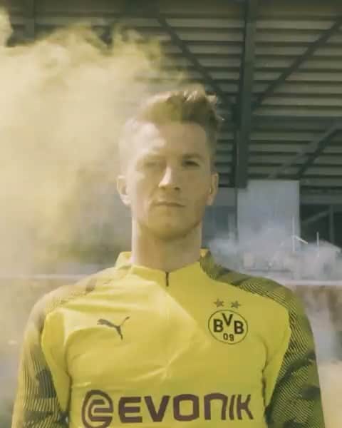 マルコ・ロイスのインスタグラム：「Ready to kick-off the new season 🖤💛 @bvb09 @pumafootball」