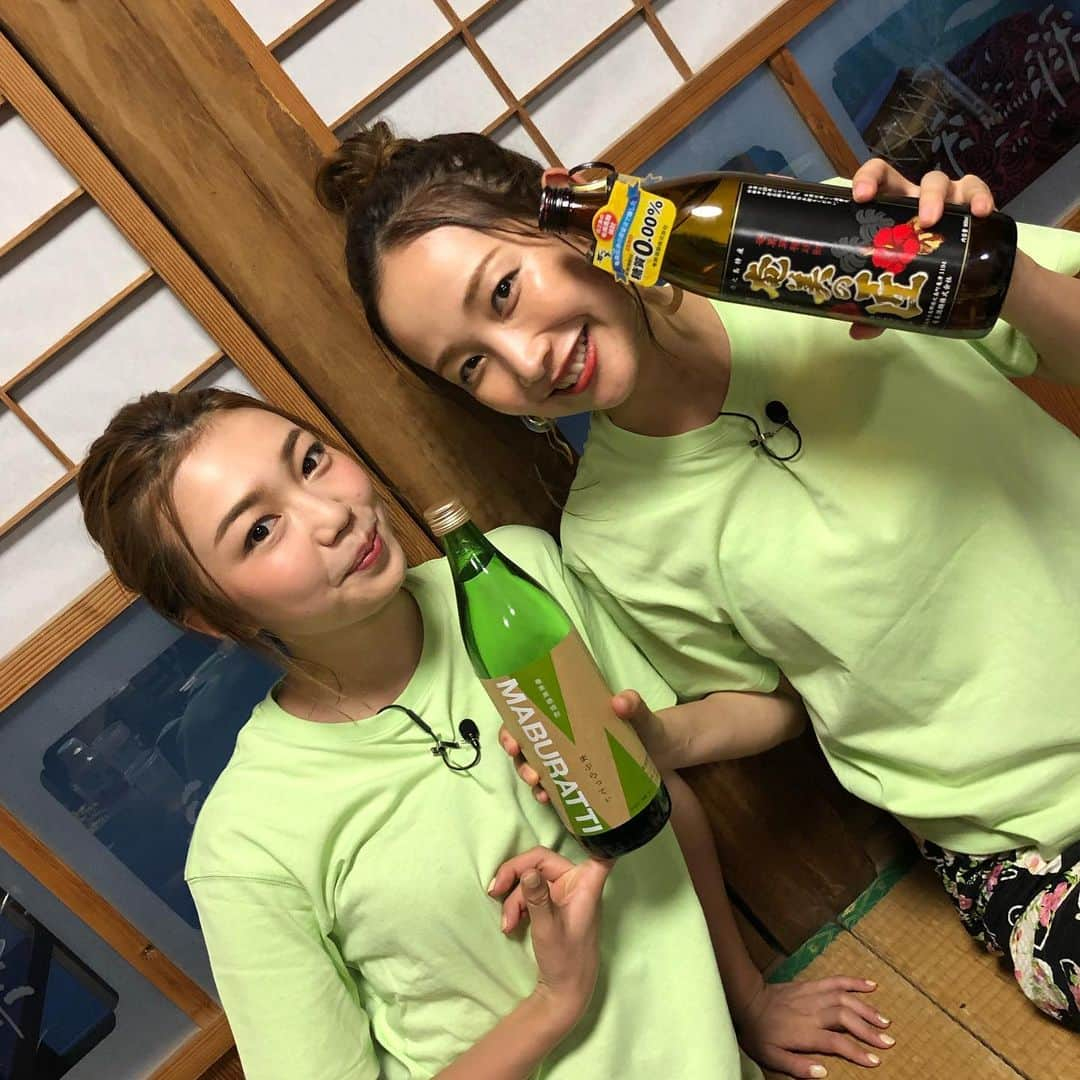 中上真亜子さんのインスタグラム写真 - (中上真亜子Instagram)「なつぅぅぅぅうな1枚🌈今夜のドォーモは徳之島で、タピオカを芋から作って来てます🌴  いろーーーんな事が起きて、そしてタピオカの玉が出来るまで16時間くらいかかって、もう大変な旅でした☺️🌴そして有り難さもより感じました☺️よかったら是非見て感じてくれたら嬉しいです🚿 #黒糖焼酎をパッションフルーツにいれてのむやつが最高に美味しかった #それ飲むためにまた訪れたい #最後の1枚 #車酔いしてるな」8月13日 20時32分 - maako_nakagami