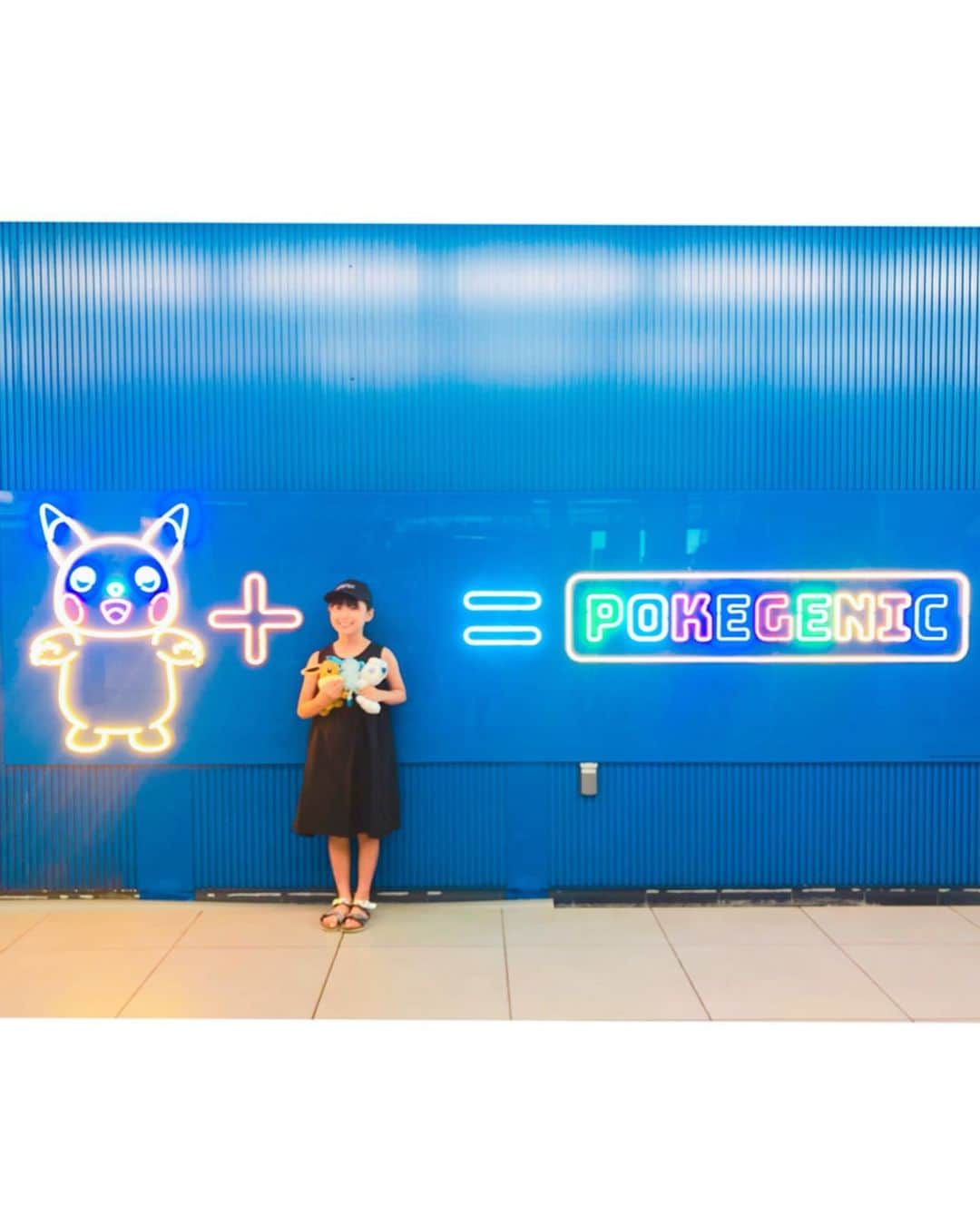 のインスタグラム：「★★★ サラ #ポケモンキッズ2019 #ポケジェニック #pokegenic  3枚目、なかなかの遠近法wと手持ち無沙汰感w ⁑ #サラミラ#サラミラコーデ#ワンピース#モノトーンコーデ#プチプラコーデ#キッズ#小学生#女の子#js3#kids#girl#kids#kidsmodel#ママライフ#ママカメラ#夏休み#みなとみらい」