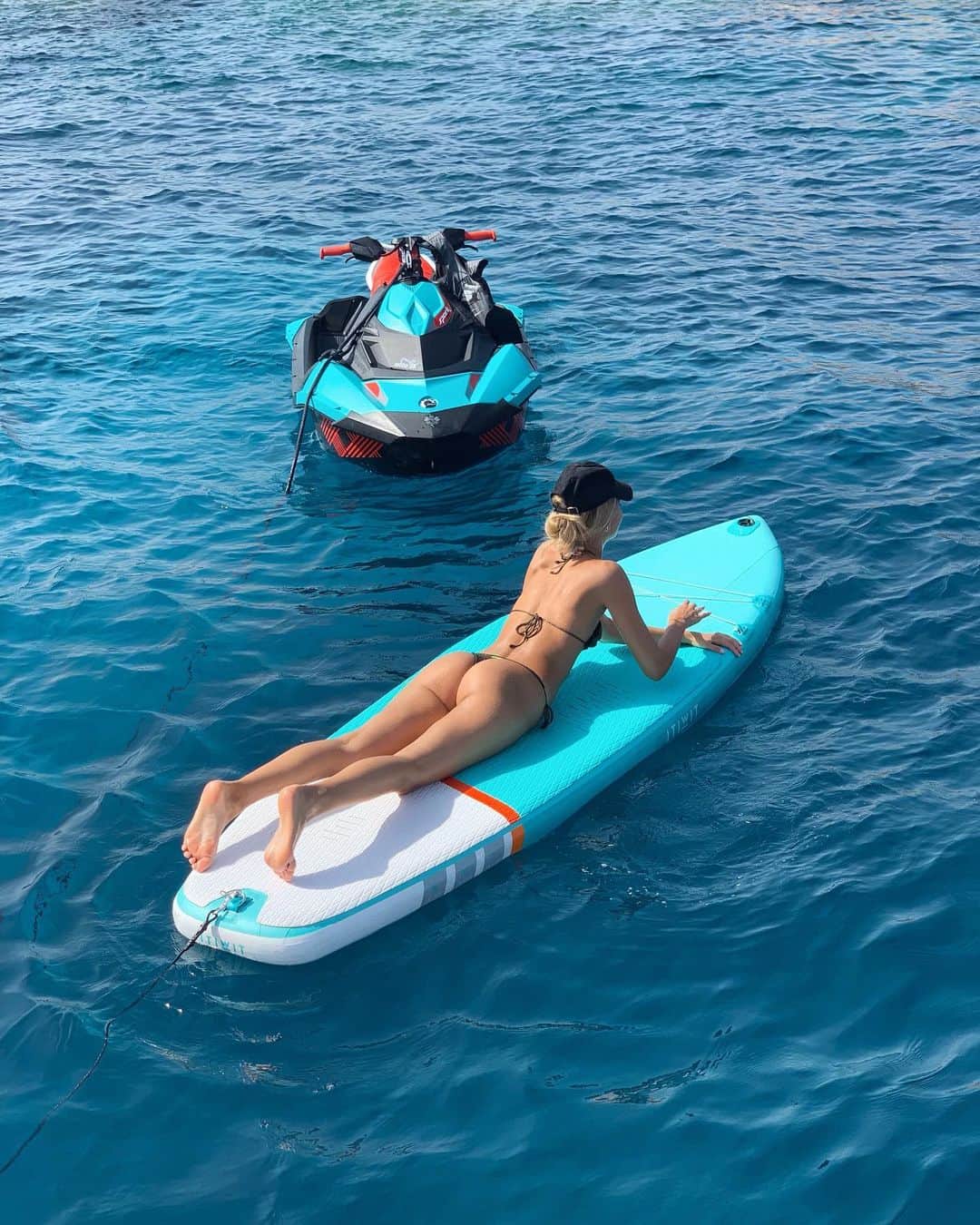 ヴィクトリア・ヴァルガさんのインスタグラム写真 - (ヴィクトリア・ヴァルガInstagram)「Quando cerchi di essere sportiva in vacanza ma finisci per prendere il sole.🏄🏼‍♀️☀️😅 When you try to be sporty on vacation but end up sunbathing.🏄🏼‍♀️☀️😅 . . #vikyvarga #sardegna #isoladimortorio #mortorio #island #costasmeralda #portocervo #traveler #surf #surfergirl #august #travelphotography #travelblogger #mykonos #ibiza #italytravel #greece_travel #fashionmodel  #estate #bikinigirls #bikinimodel #italia #salento #puglia #vitasmeralda #mostbeautifulplaces #summer2019」8月13日 20時40分 - vikyvarga