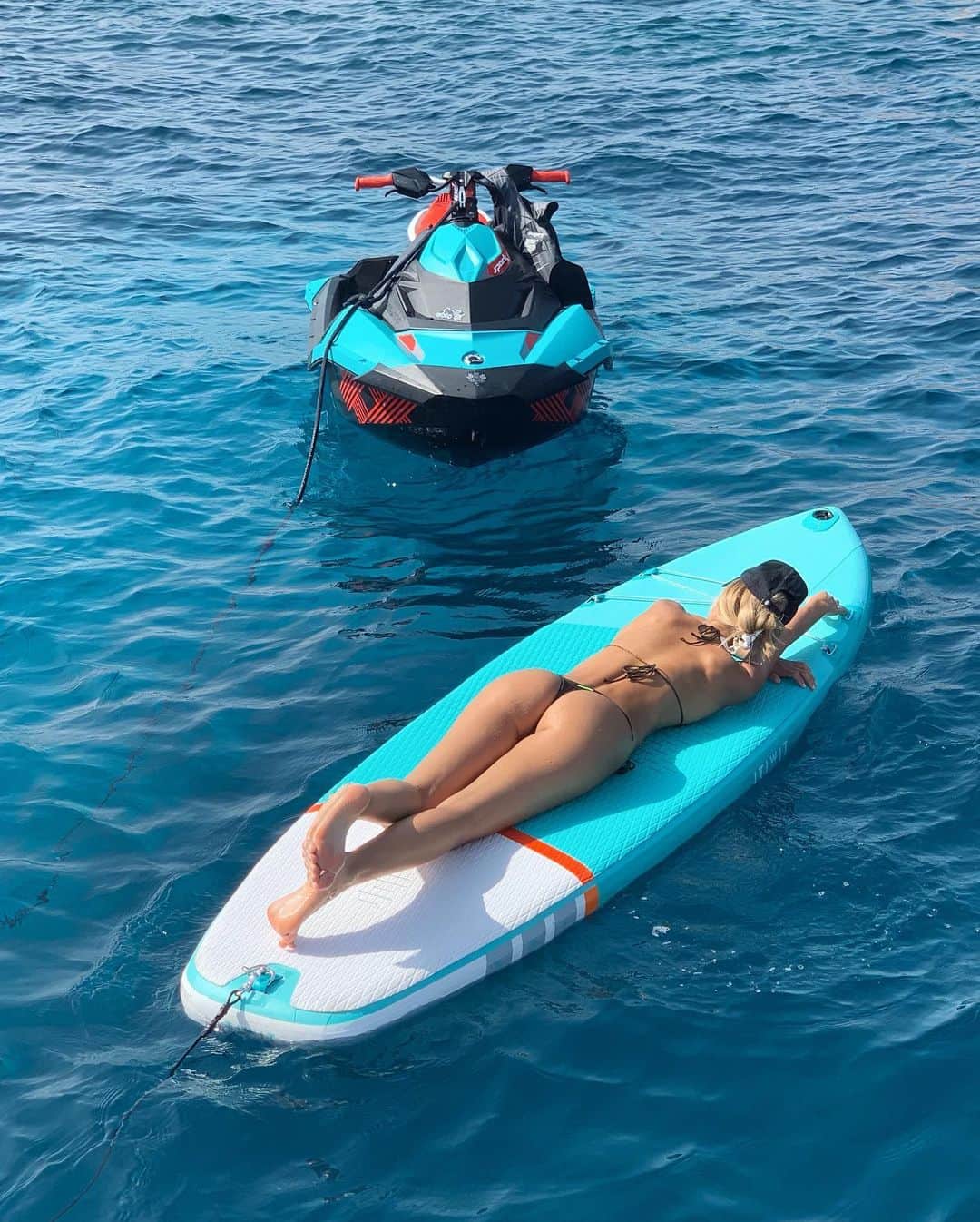 ヴィクトリア・ヴァルガさんのインスタグラム写真 - (ヴィクトリア・ヴァルガInstagram)「Quando cerchi di essere sportiva in vacanza ma finisci per prendere il sole.🏄🏼‍♀️☀️😅 When you try to be sporty on vacation but end up sunbathing.🏄🏼‍♀️☀️😅 . . #vikyvarga #sardegna #isoladimortorio #mortorio #island #costasmeralda #portocervo #traveler #surf #surfergirl #august #travelphotography #travelblogger #mykonos #ibiza #italytravel #greece_travel #fashionmodel  #estate #bikinigirls #bikinimodel #italia #salento #puglia #vitasmeralda #mostbeautifulplaces #summer2019」8月13日 20時40分 - vikyvarga