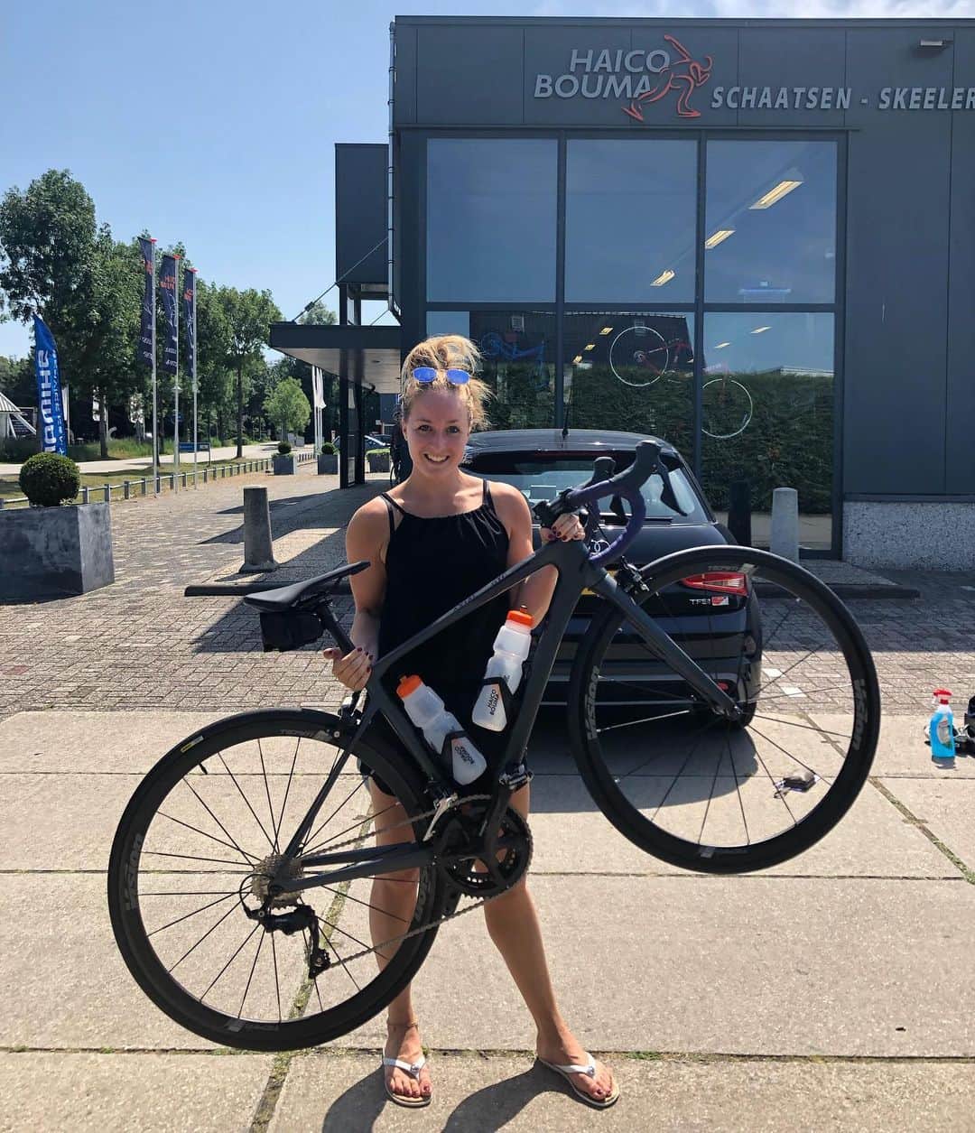 のインスタグラム：「Twee weken geleden vertelde ik aan @boumahaico dat ik zou gaan stoppen met turnen en graag op de fiets wilde af trainen. Haico nam uitgebreid de tijd om mij mooi op de fiets te zetten, zo fijn! . Naast dat het mij helpt af te trainen/lekker te blijven sporten.. geniet ik van de natuur, de rust en doe ik vitamine D op 🙌🏻 Thanks Haico, ik ga weer even een rondje maken 🚴🏼‍♀️🙋🏼‍♀️🍀☀️💨🐄🐑」